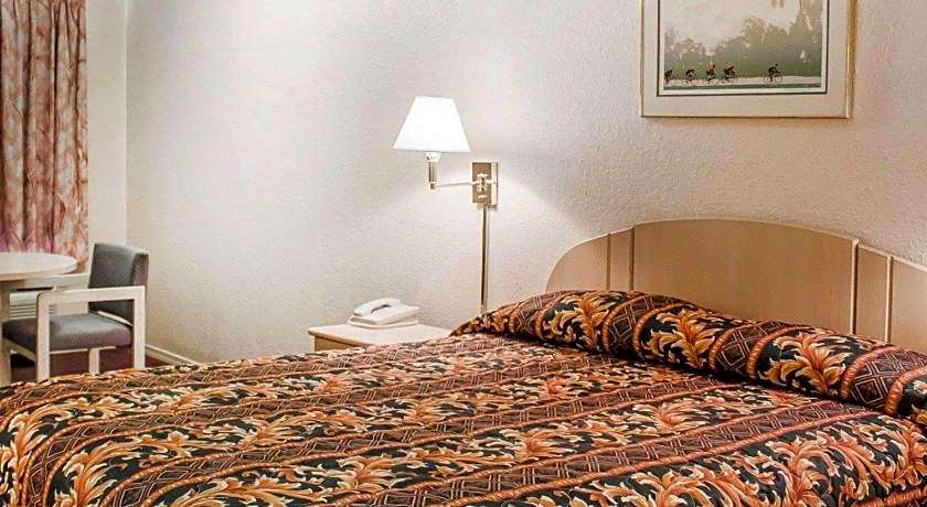 Rodeway Inn Findlay University Area