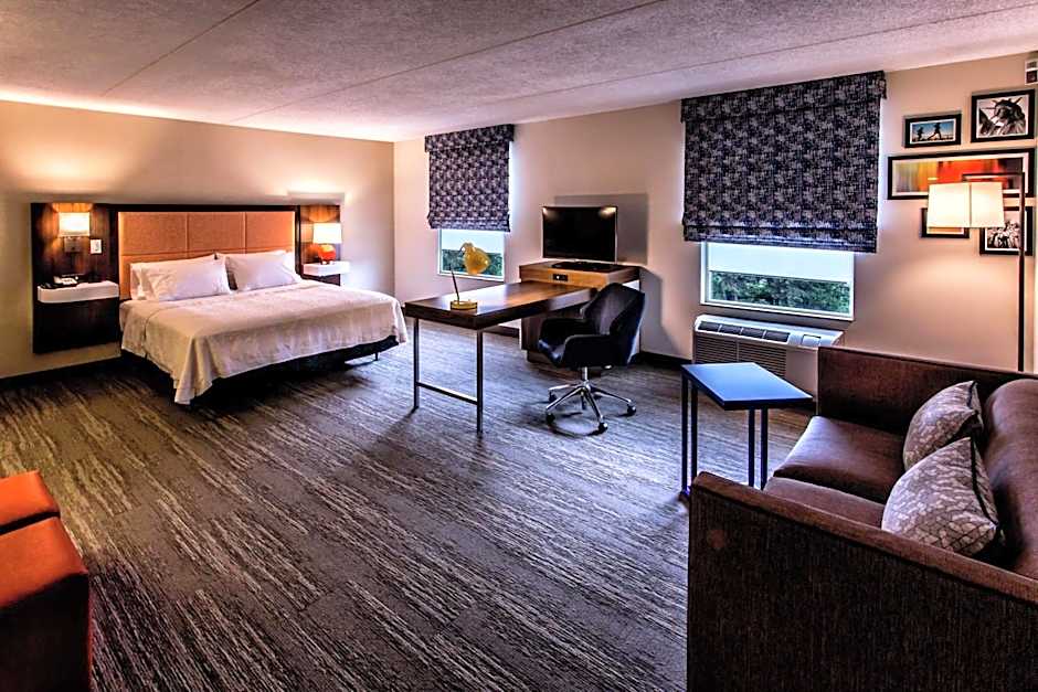 Hampton Inn By Hilton & Suites Staten Island