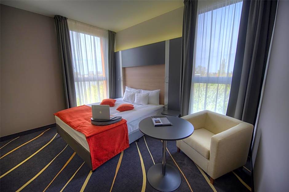 Best Western Plus Lakeside Hotel