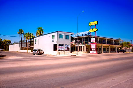 Whispering Palms Inn