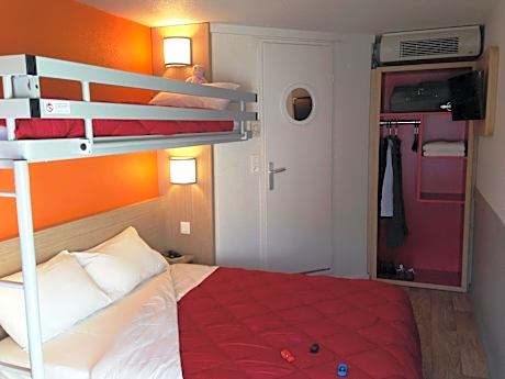 Triple Room (1 Double Bed + 1 Single Bed)