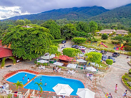 Jarabacoa River Club & Resort