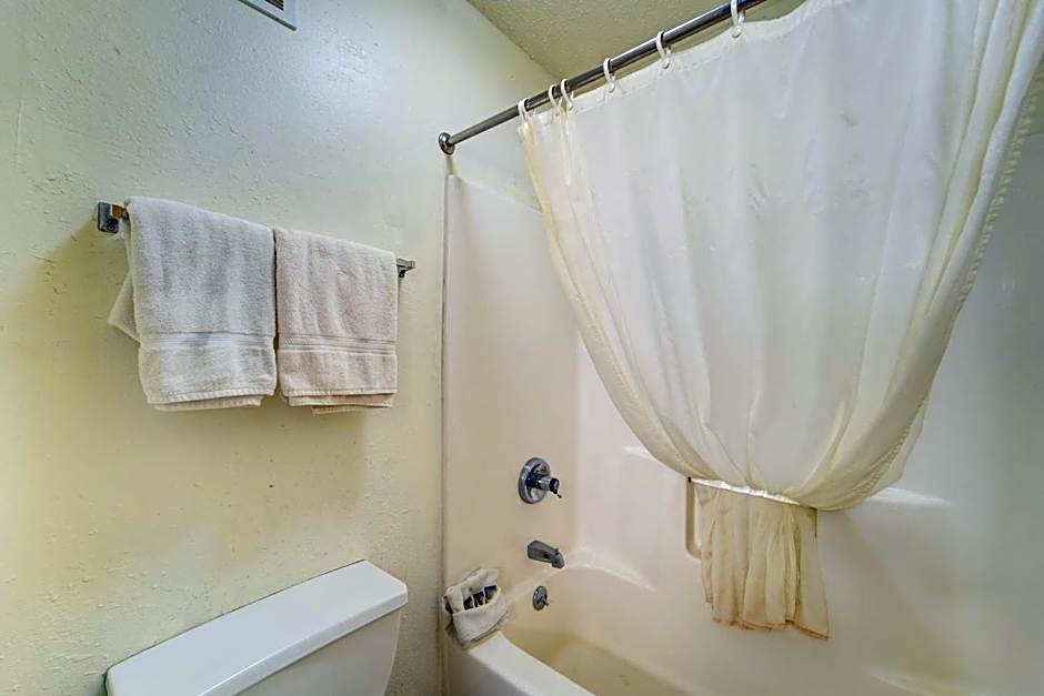 Capital O Amerihost Inn and Suites Mexico Hwy 54 MO