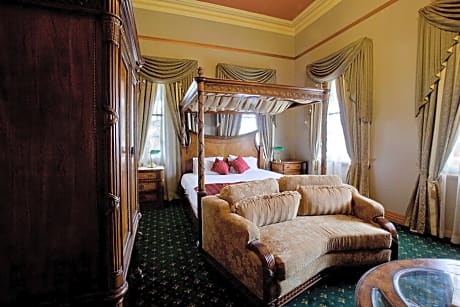 1 King Bed - Non - Smoking