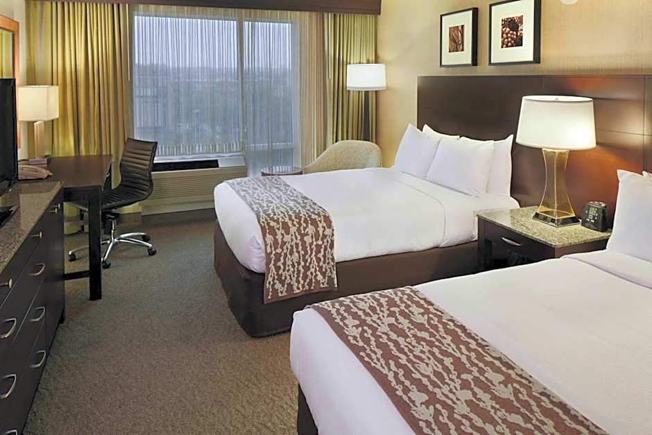 DoubleTree by Hilton Boston Bayside
