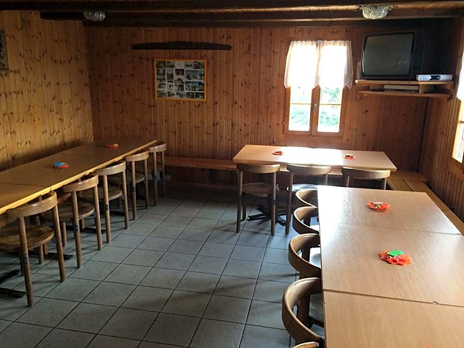 Gruppenhaus im Walliser Alpstyle