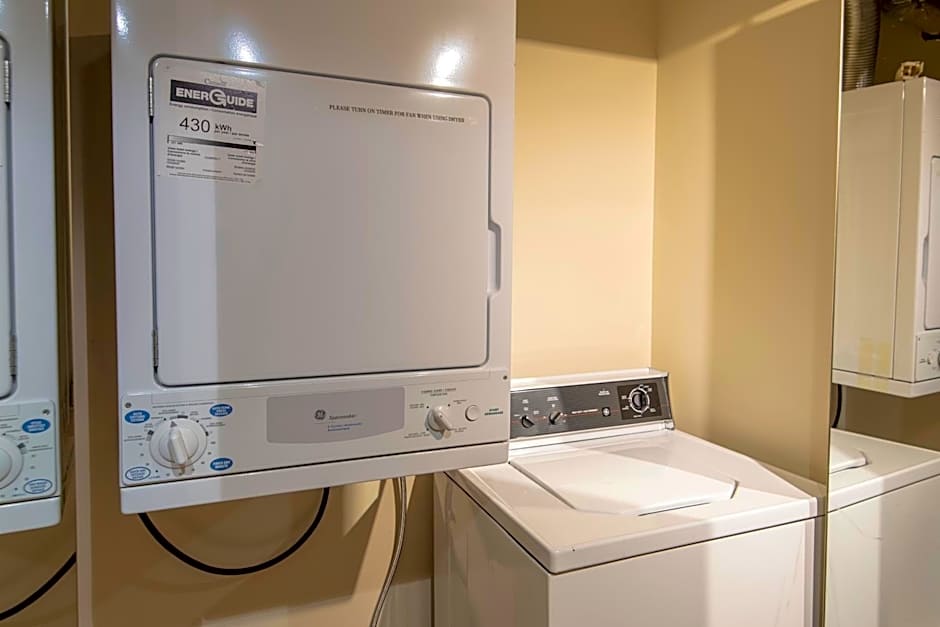 The Woodrun Lodge by Whiski Jack