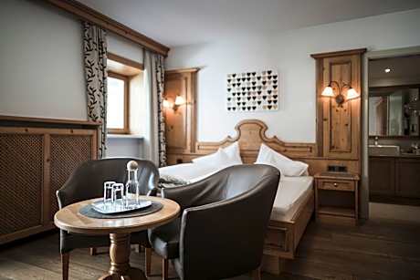 Classic Double Room with Balcony