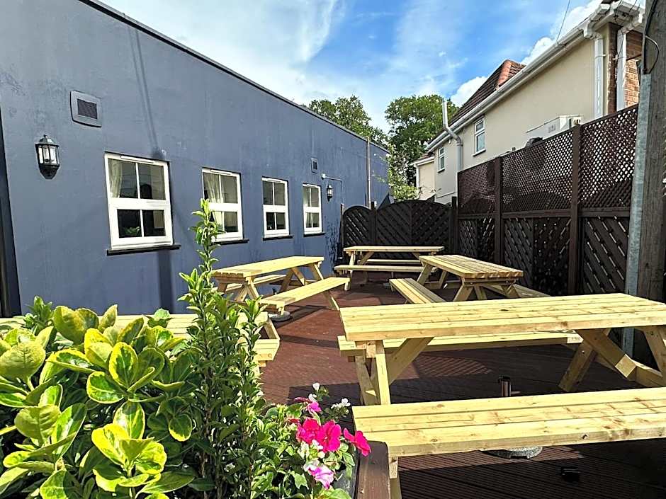 The Prince Albert Pub & Hotel with onsite FREE PARKING 2 minutes from Legoland