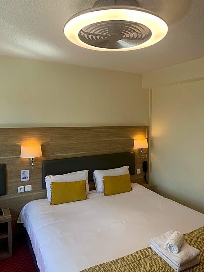 Brit Hotel Bleu Nuit