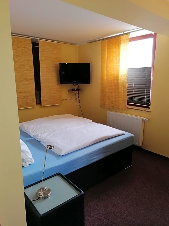 Pension Riverside in Leverkusen Hitdorf am Rhein - Zentral an der A1 und 59