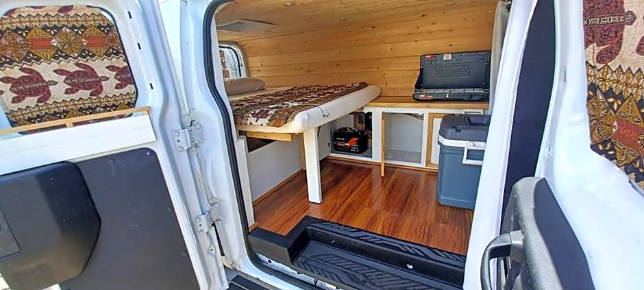 CampCar Maui Jeeps SUVs Hybrid Camper van Rentals with equipment and Travel Advice