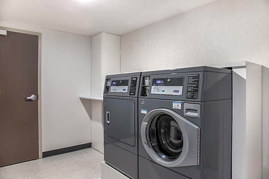 Ramada by Wyndham St Paul AB