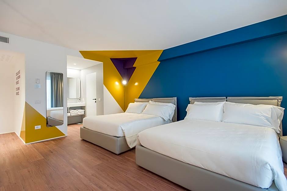 HOODY ACTIVE & HAPPINESS HOTEL