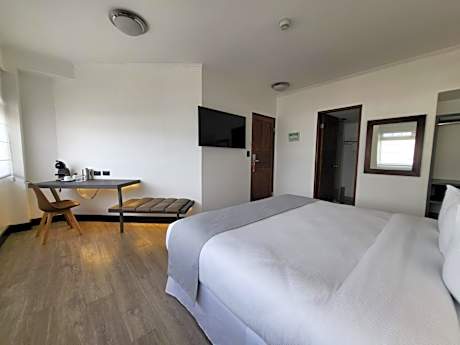 Executives & Travelers 1 king bed