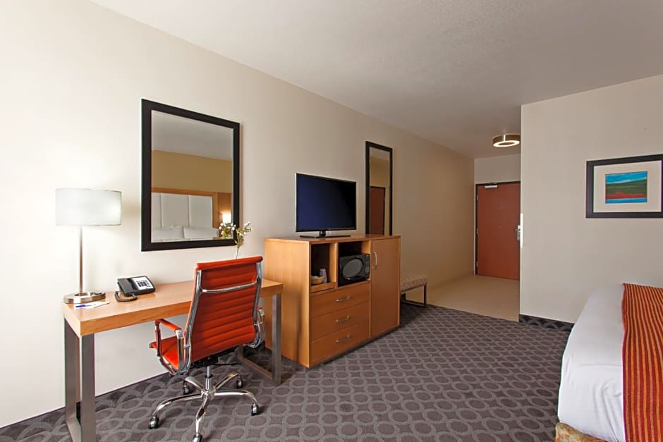 Holiday Inn Express North Hollywood Burbank Area