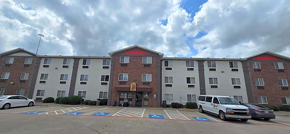 Super 8 by Wyndham Irving DFW Airport/South