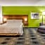 Holiday Inn Express & Suites Farmers Branch