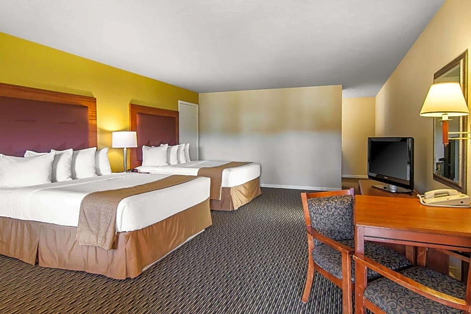 Quality Inn & Suites At Coos Bay