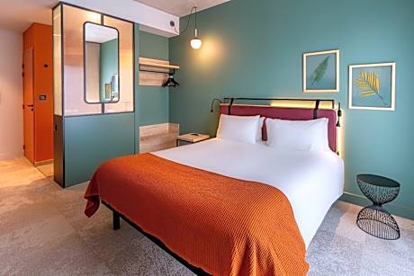 Comfort Queen Room with Courtyard View - Non-Smoking