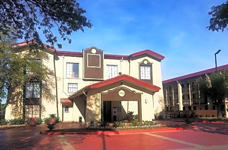 Red Roof Inn & Suites Houston - Hobby Airport