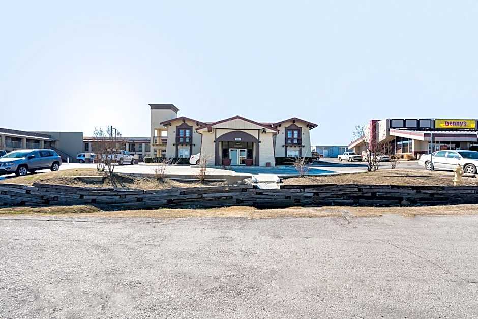 OYO Hotel Tulsa N Sheridan Rd & Airport