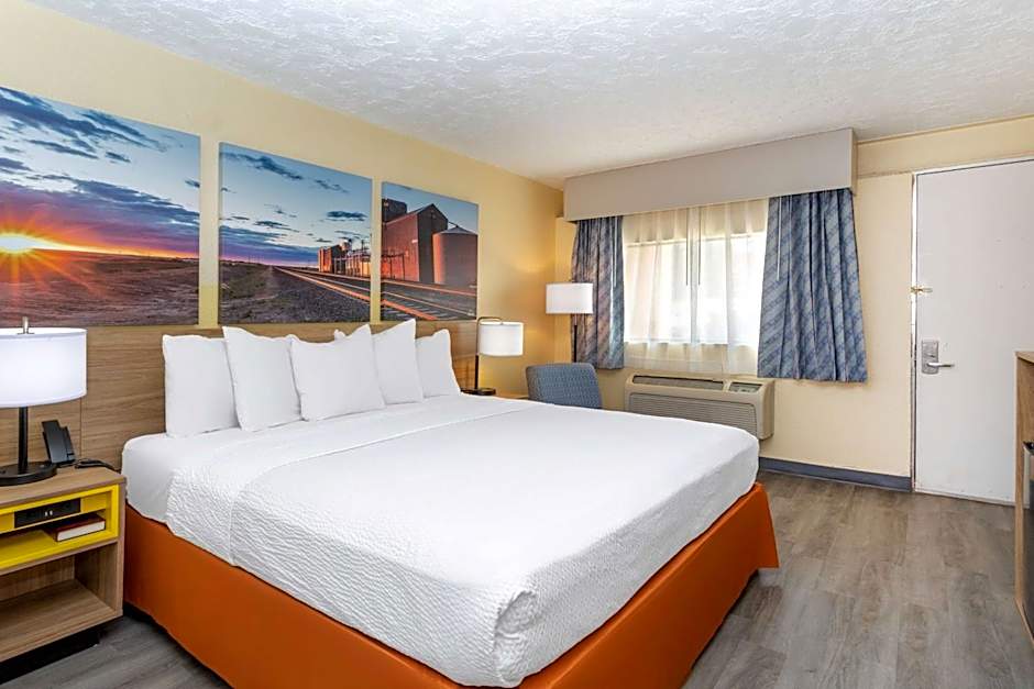Days Inn & Suites by Wyndham Clovis