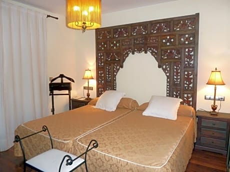 Family Room (2 Adults + 2 Children)