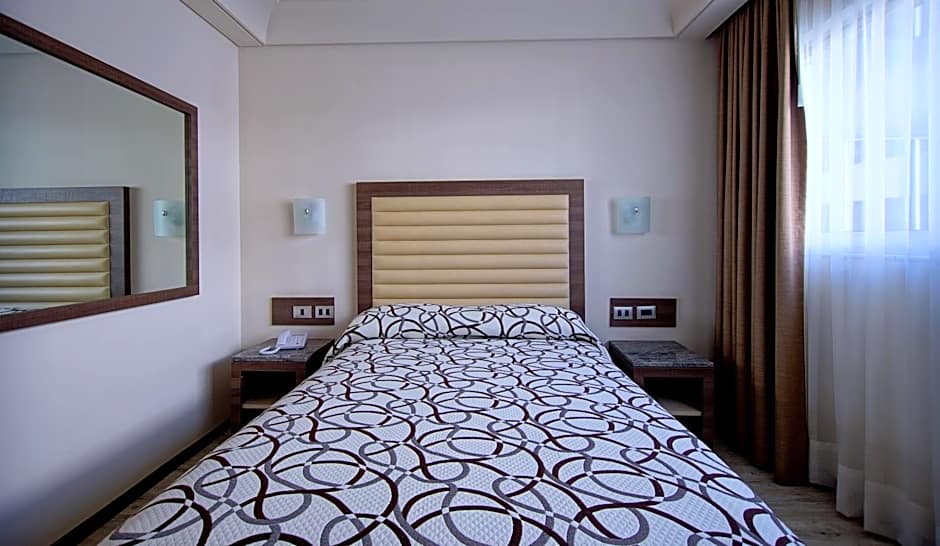 Econo Express Hotel