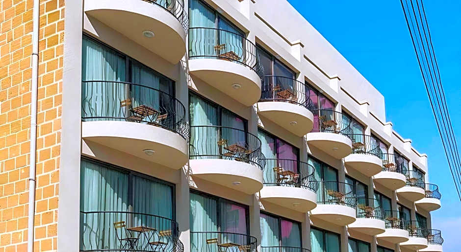 Olivia Palm Hotel