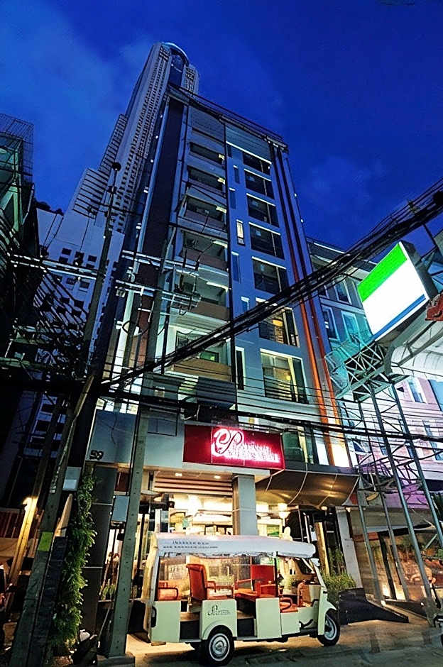 Gusto Pratunam Hotel