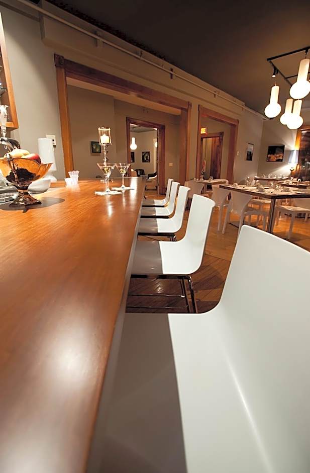 Le Pleasant Hôtel & Café