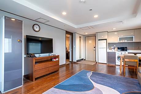Deluxe Suite - Non-Smoking