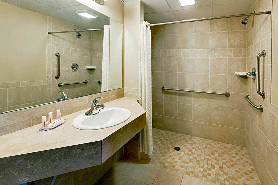 Super 8 by Wyndham Traverse City