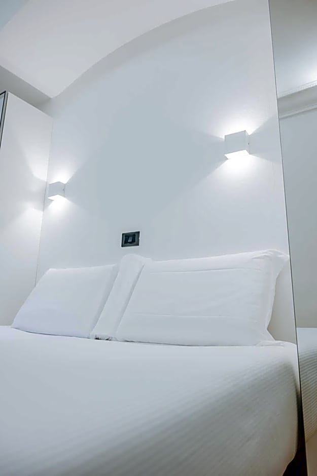 Albergo Delle Regioni, Barberini - Fontana di Trevi