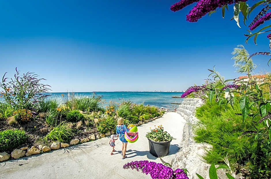 Premier Fort Cuisine - Full Board