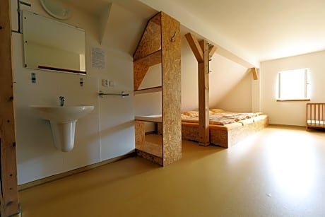 Single Bed in Mixed Dormitory Room