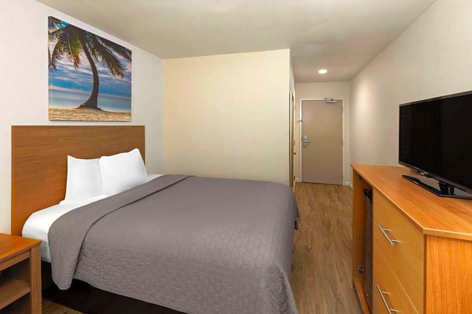 Days Inn by Wyndham Biloxi Beach