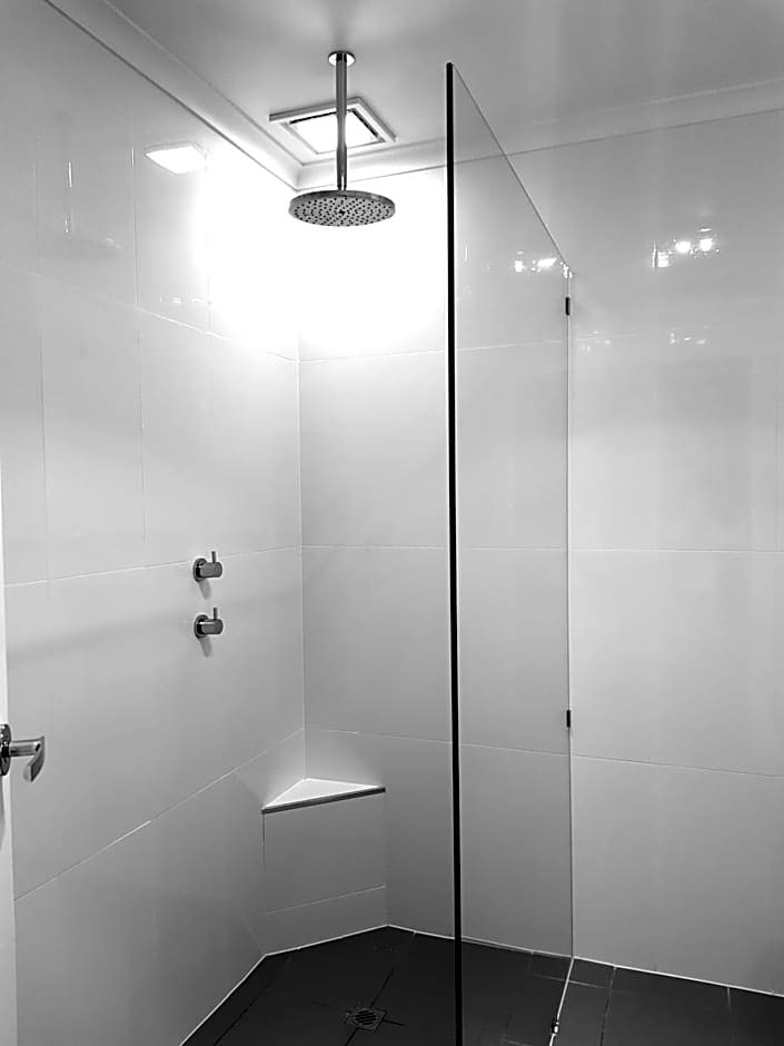 William Macintosh Motor Lodge