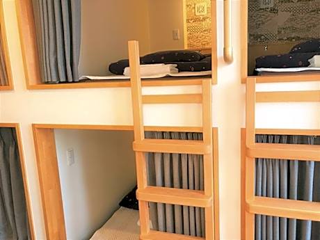 Family Room for 8 People with Shared Bathroom