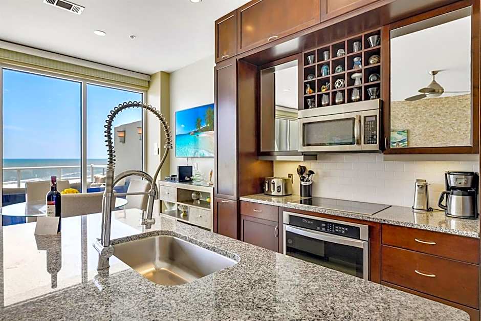 XL Terrace, Lazy River, I-O Pools, Game Room, Spa, Beach, Luxury 2-2 Penthouse!