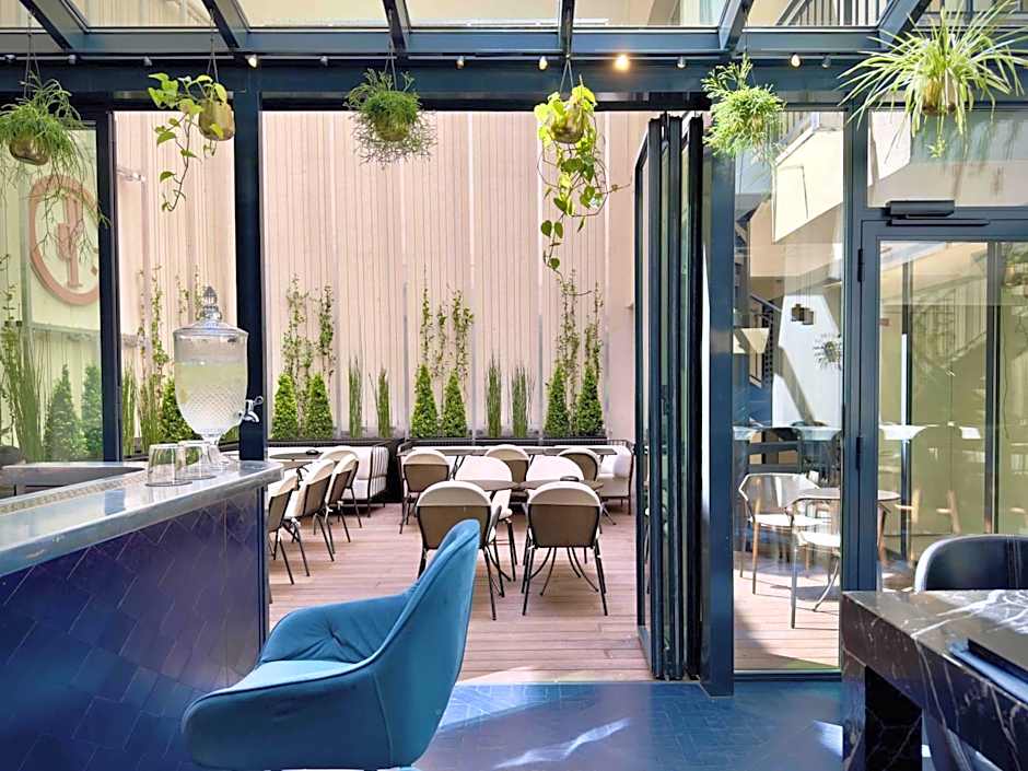 Perpetual Elysee Montaigne