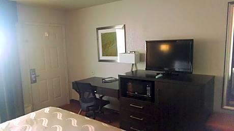 Queen Room with Two Queen Beds - Smoking