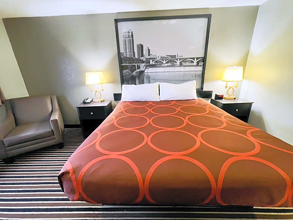 Super 8 by Wyndham Shakopee