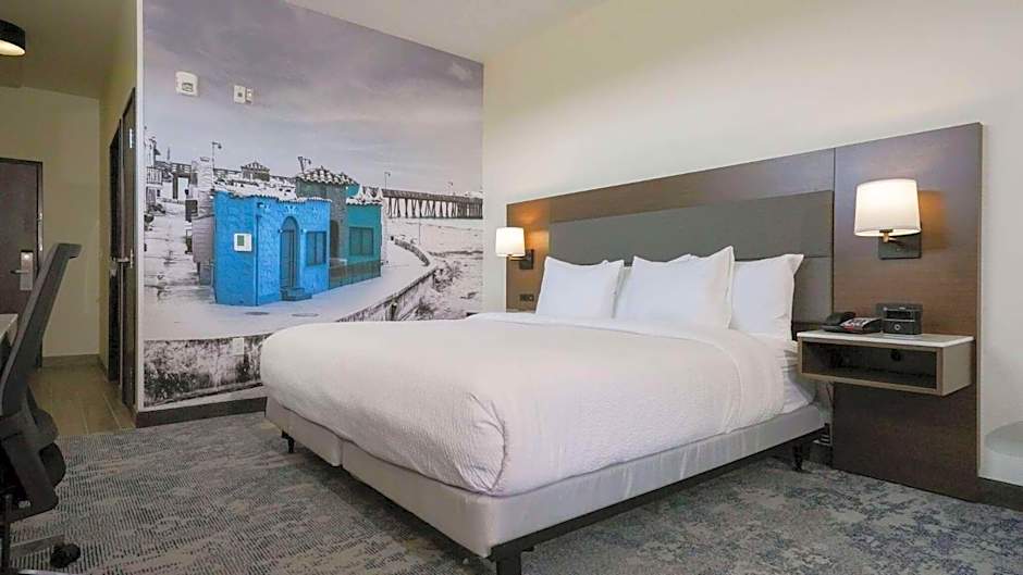 La Quinta Inn & Suites by Wyndham Santa Cruz