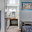 Econo Lodge Inn & Suites