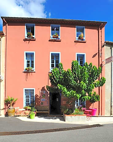 Chambres d'Hôtes et Gîtes- L'Abri sous Roche