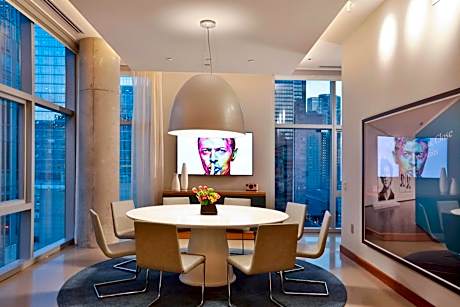 High Floor Presidential Room with Transfer Shower - Mobility Access/Hearing Accessible