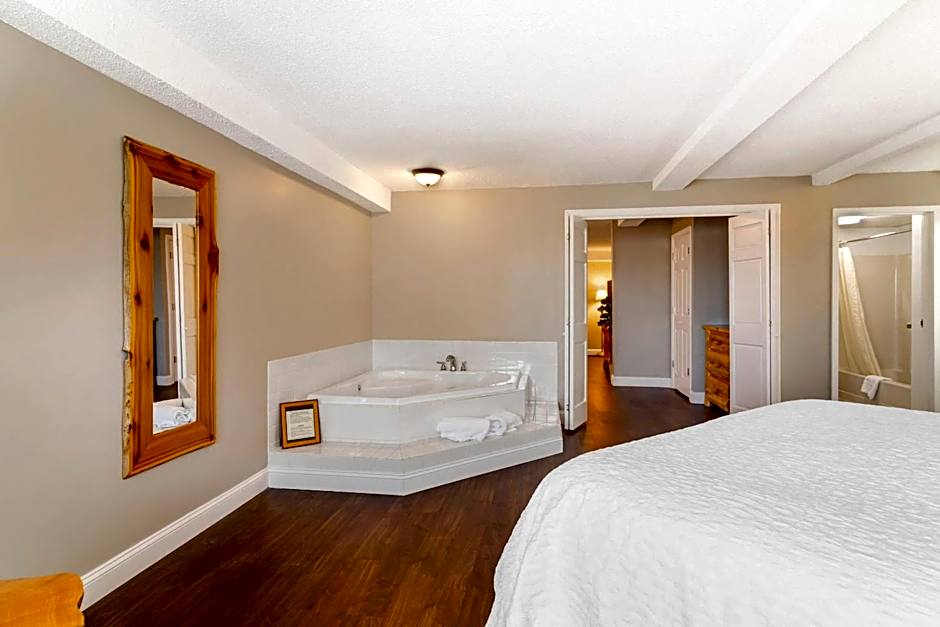 Black Bear Inn, an Ascend Collection Hotel