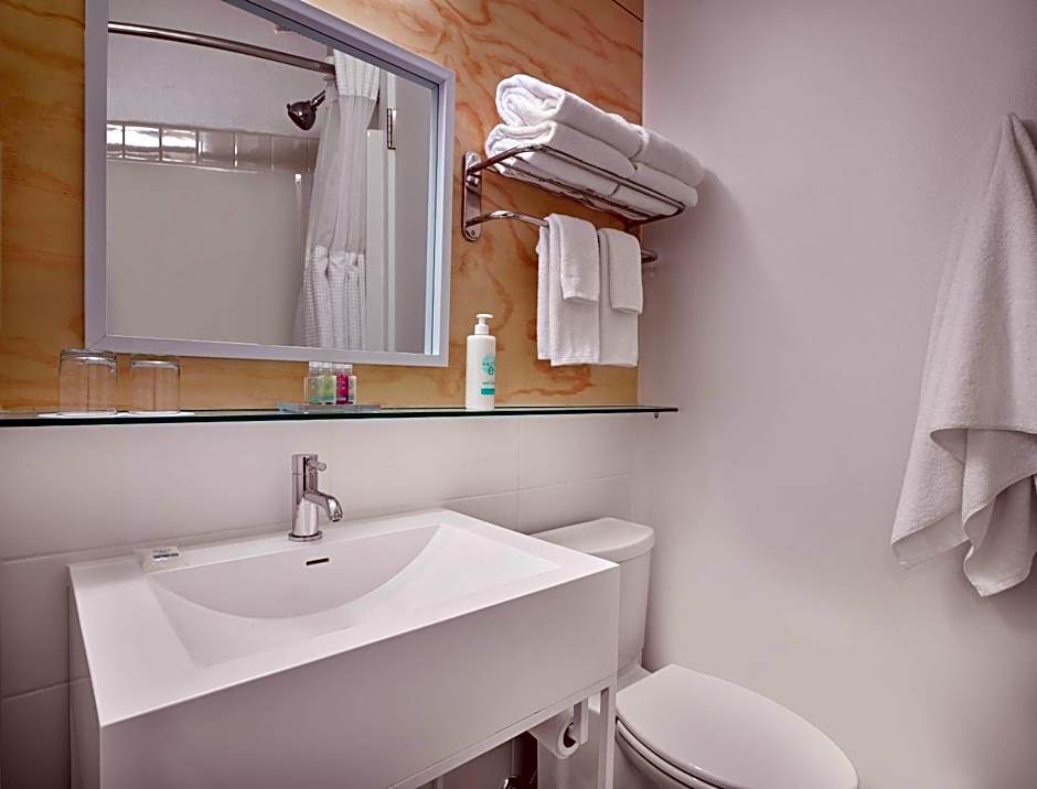 Coast Canmore Hotel & Conference Centre